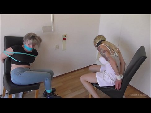 ❤️ צוגעבונדן / צוגעבונדן און געגאסען / מיידל אין נויט ❤️ סעקס ווידעא ביי אונדז ️❤