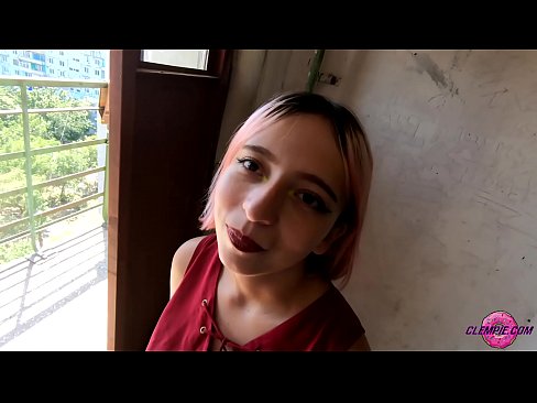 ❤️ סענסואַל תּלמיד סאַקס אַ פרעמדער אין די אָוטבאַקק - מיט זיין פּנים ❤️ סעקס ווידעא ביי אונדז ️❤